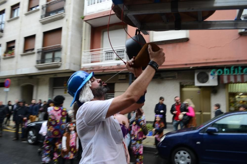 Moaña dice adiós al Entroido con el Enterro da Sardiña