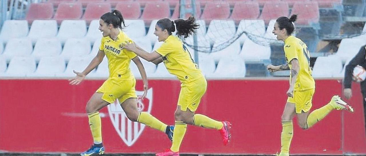 as jugadoras del Villarreal celebran uno de los goles conseguidos el pasado miércoles en el campo del Sevilla (0-3)