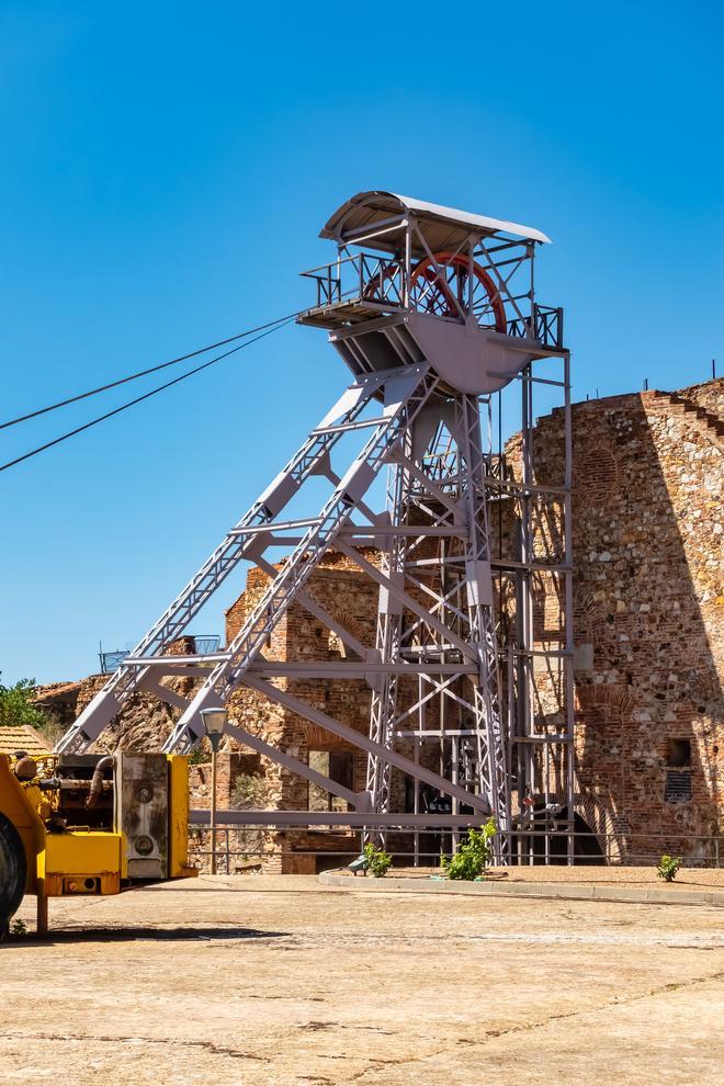 Antigua torre de extracción en las minas de Almadén