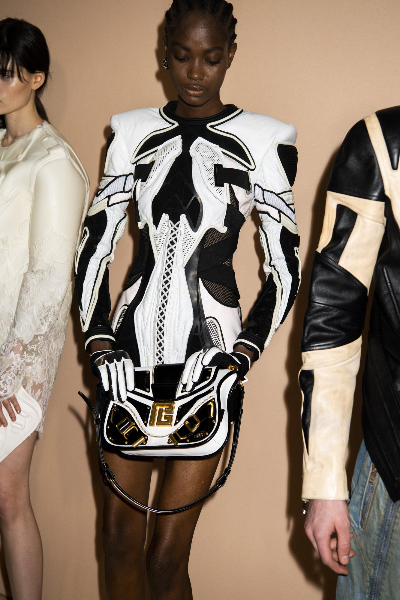 Balmain invierno 2022 tendencia motera
