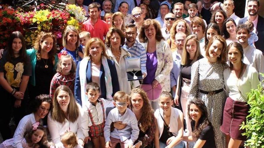 Emoción, en la entrega de la Medalla de Plata al grupo folclórico Tierra de Barros