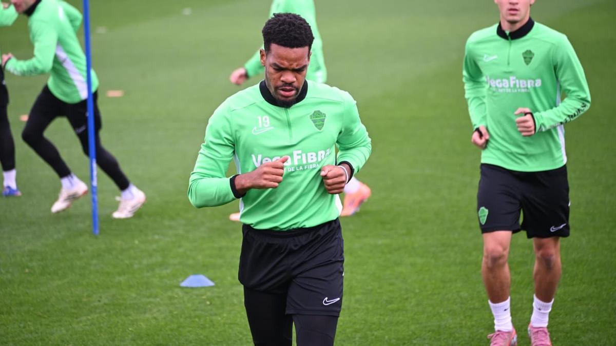 Entrenamiento del Elche previo al partido contra el Real Madrid