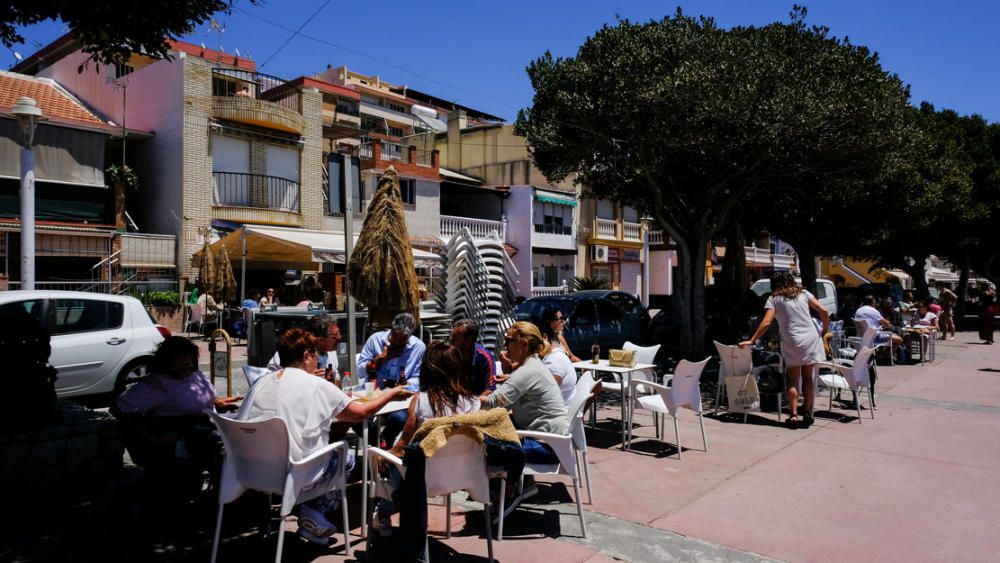 Mucho ambiente en las playas este domingo