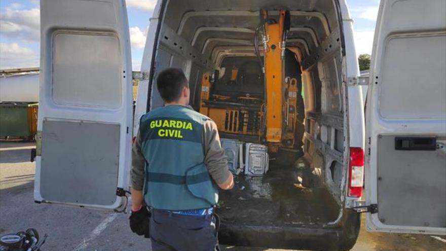 La Guardia Civil detiene a un varón por sustraer una retroexcavadora