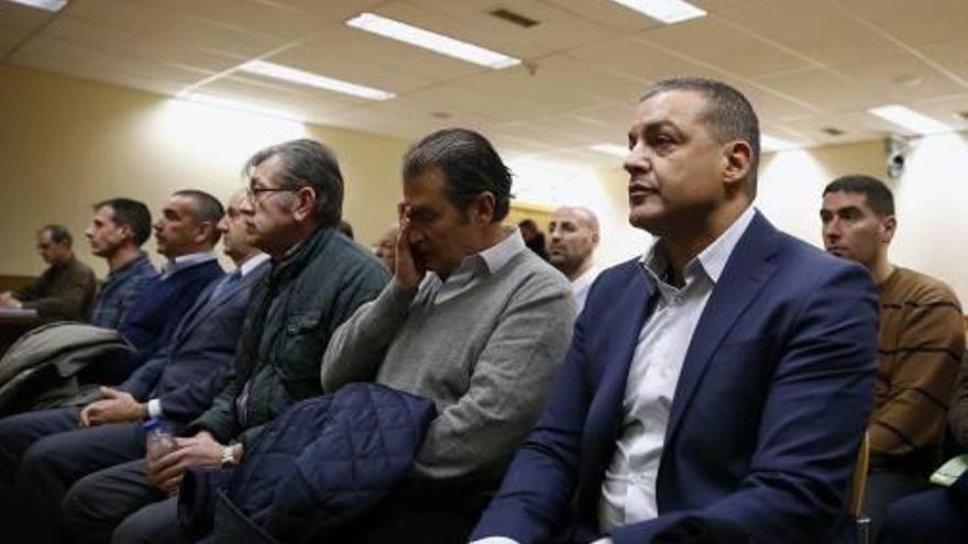 Flores y otros acusados en el juicio por el caso Madrid Arena.