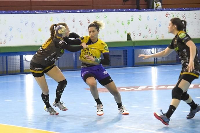 26-02-20 DEPORTES. PABELLON DE LAS REMUDAS. BARRIO DE LAS REMUDAS. TELDE. Partido de balonmano femenino entre el Remudas Rocasa y el Guardés disputado en Pabelloon Antonio Moreno del barrio teldense de Las Remudas.    Fotos: Juan Castro.  | 26/02/2020 | Fotógrafo: Juan Carlos Castro