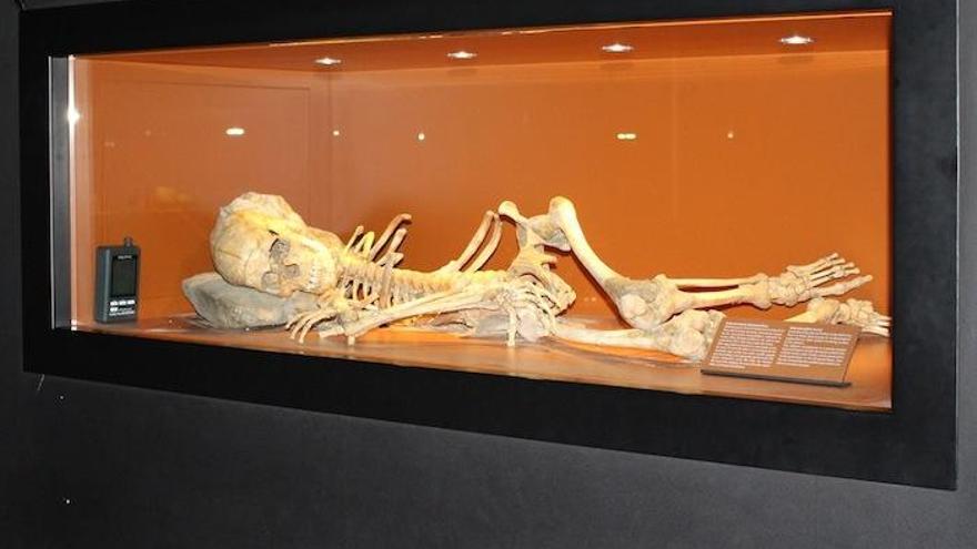 El esqueleto de Pepita, en la exposición permanente de la cueva.