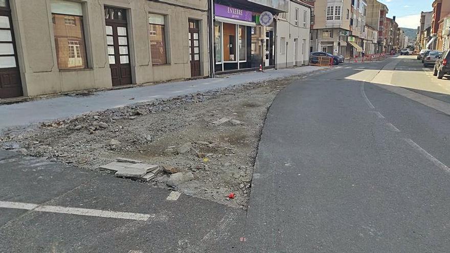 Desnivel sin señalizar en la calle Progreso.