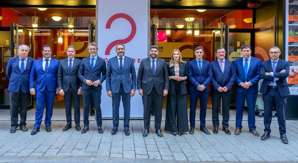 Representación institucional y empresarial durante el evento celebrado este viernes en el Teatro Circo de Murcia.