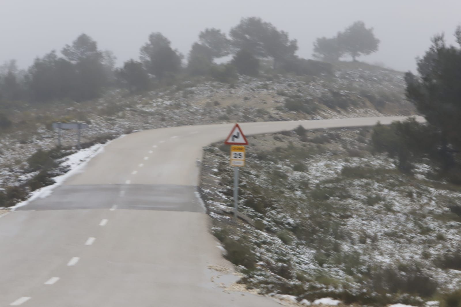 La nieve llega a Enguera