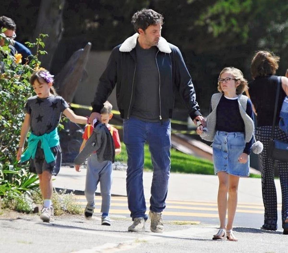 Ben Affleck, junto a sus tres hijos