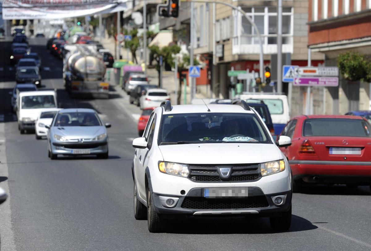 ALTO DA CRUZ A ESTRADA. PROTESTA SENADORA BNG CARME DA SILVA CARAVANA MAL ESTADO CARRETERA N-640 Y VARIANTE A ESTRADA