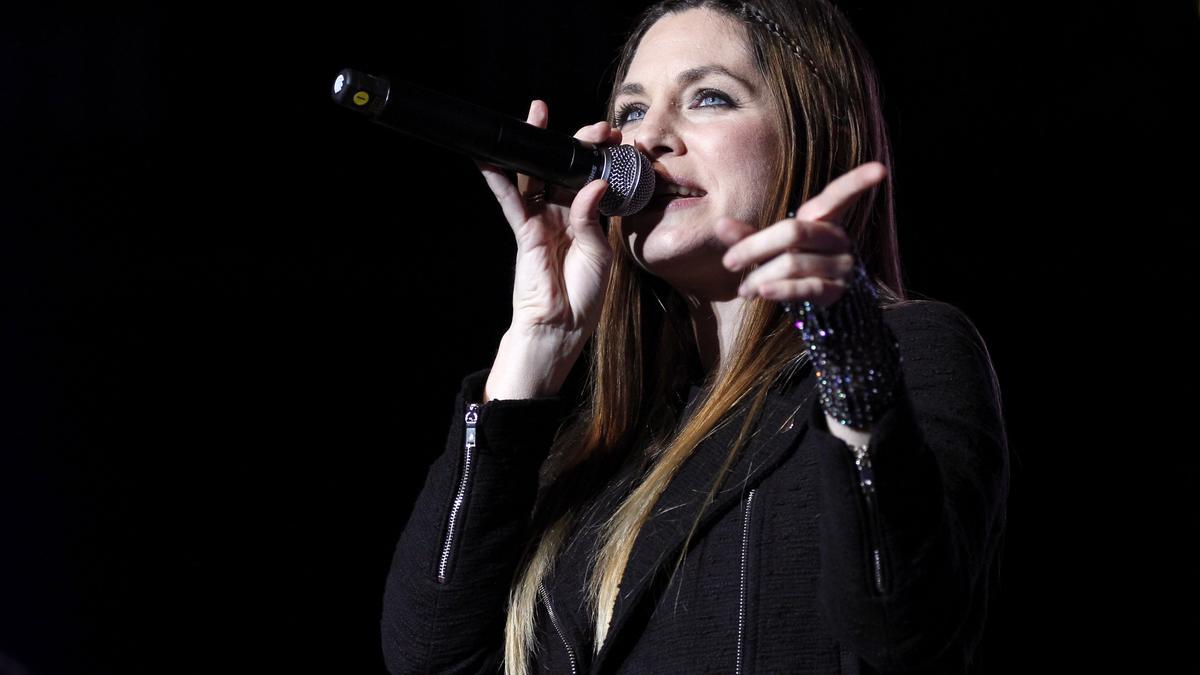 La cantante de La Oreja de Van Gogh, Leire Martínez, durante el concierto "La noche de Cadena 100" en el antiguo Palacio de los Deportes de Madrid en 2017