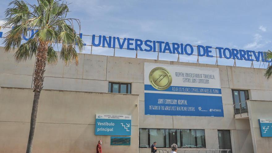 Fachada del Hospital Universitario de Torrevieja. Foto Tony Sevilla