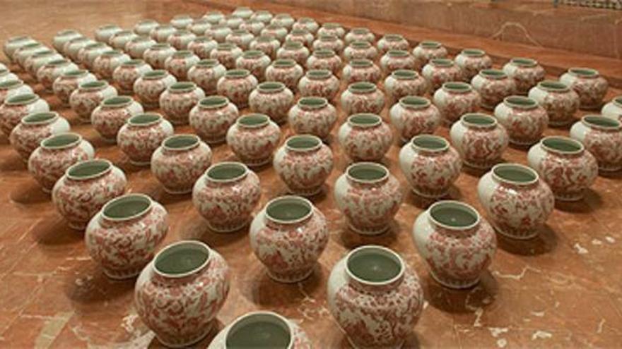 Una visitante rompe por accidente una vasija de una obra de Weiwei en Sevilla