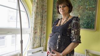 Una médica gallega, embarazada a los 62 años