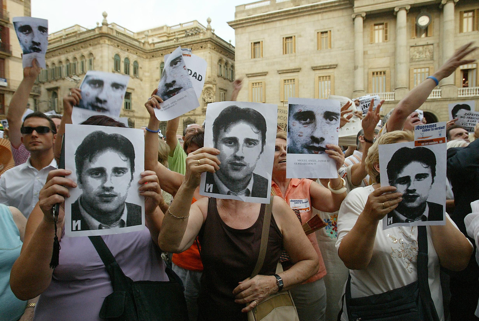 Manifestación en homenaje de Miguel Ángel Blanco en Barcelona.