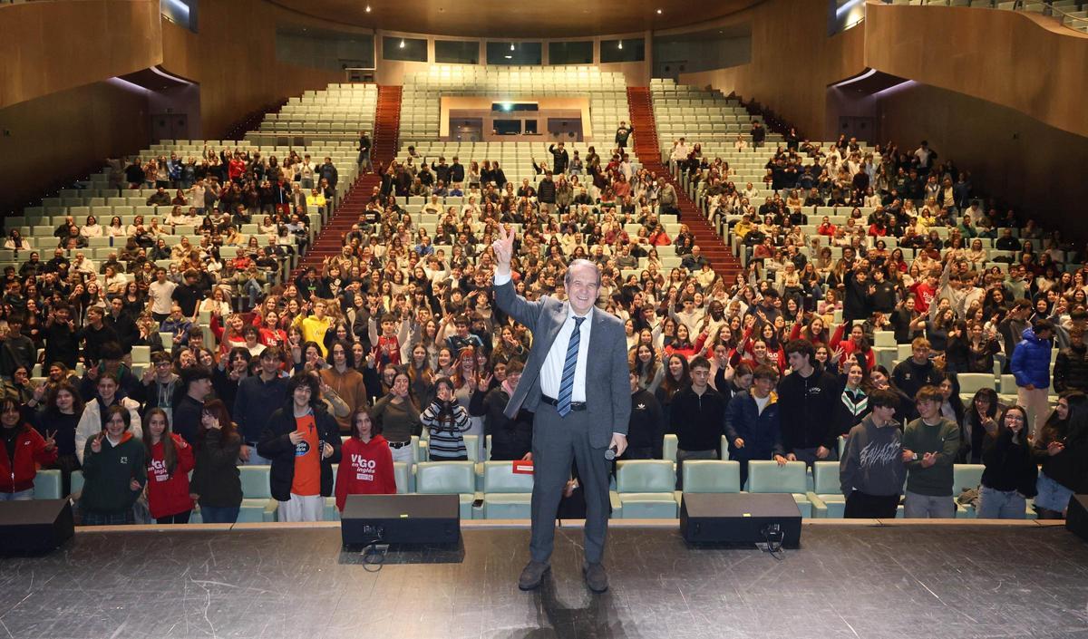 Entrega de diplomas a los estudiantes de 'Vigo en inglés'.