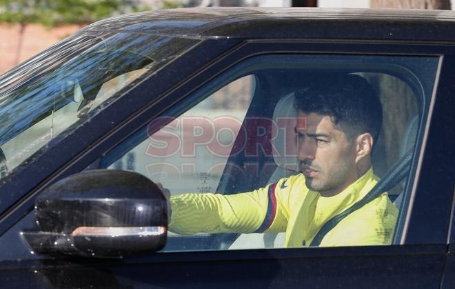 Los jugadores del FC Barcelona llegan a su primer entrenamiento tras el parón por el coronavirus