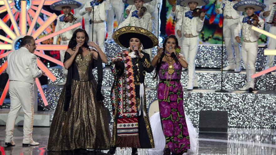 Enrique Iglesias arrasa en los Latin American Music Awards