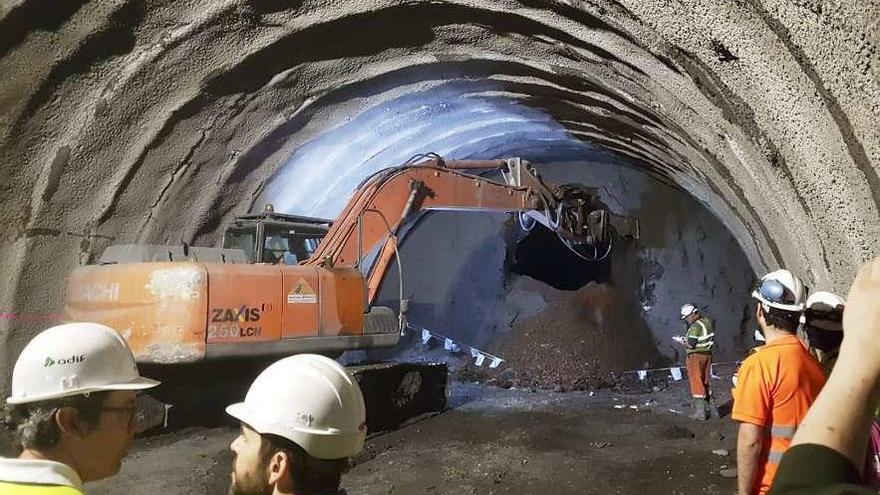 Vista del remate de la perforación del túnel de Cerdedelo enviada por ADIF. // Cedida