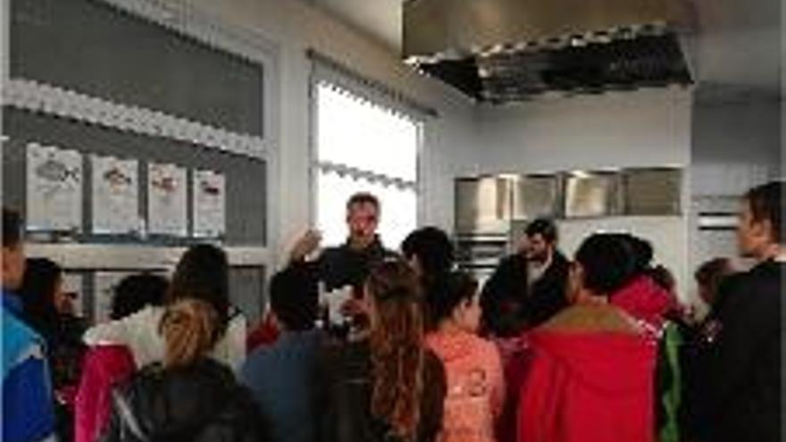 Visites escolars al Mercat per aprendre sobre els aliments