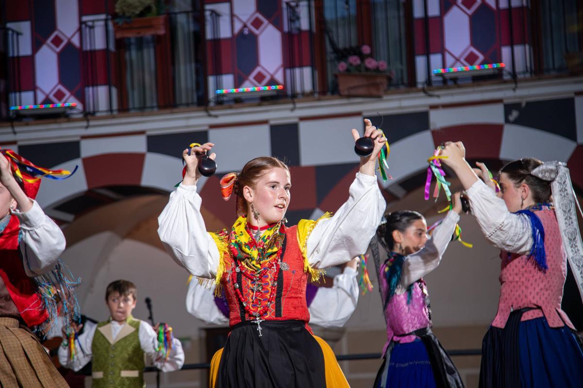El folklore infantil toma la Plaza Alta de Badajoz