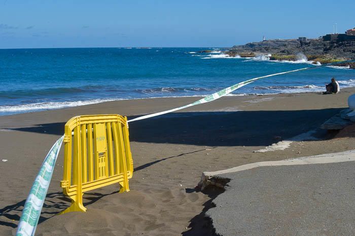 Playas cerradas al baño. La Garita