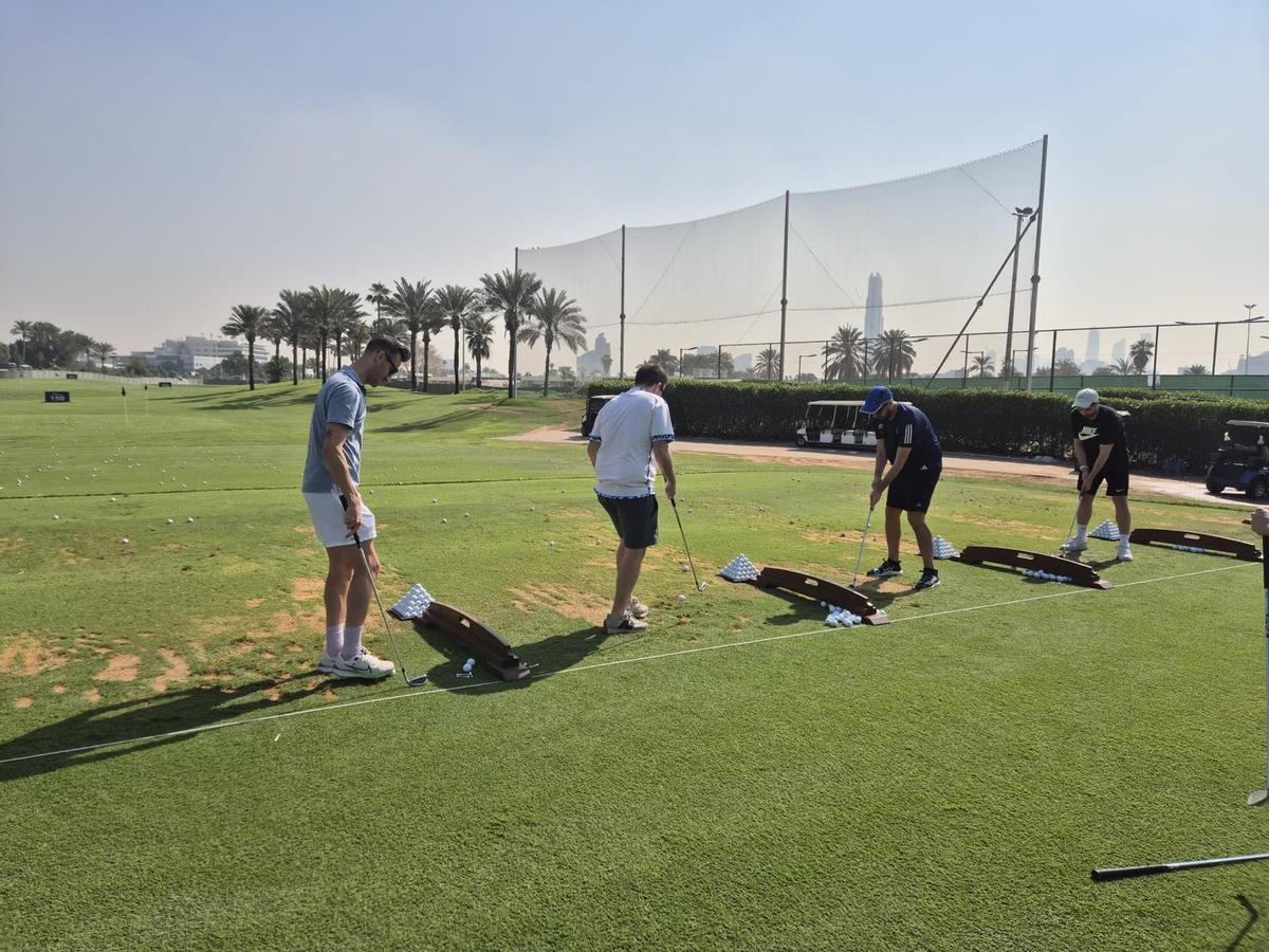 Clase de golf en el Creek&Yacht Club de Dubai