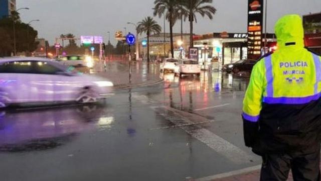 La Policía Local de Murcia, alerta ante los episodios de lluvia durante el fin de semana.