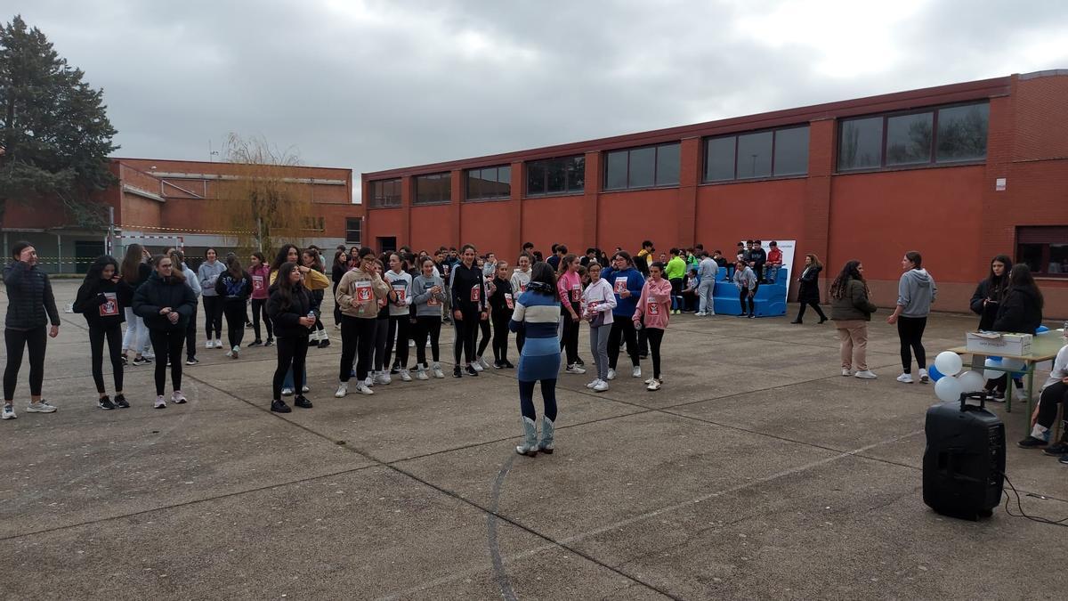 Al finalizar hubo un picoteo, música y entrega de premios.