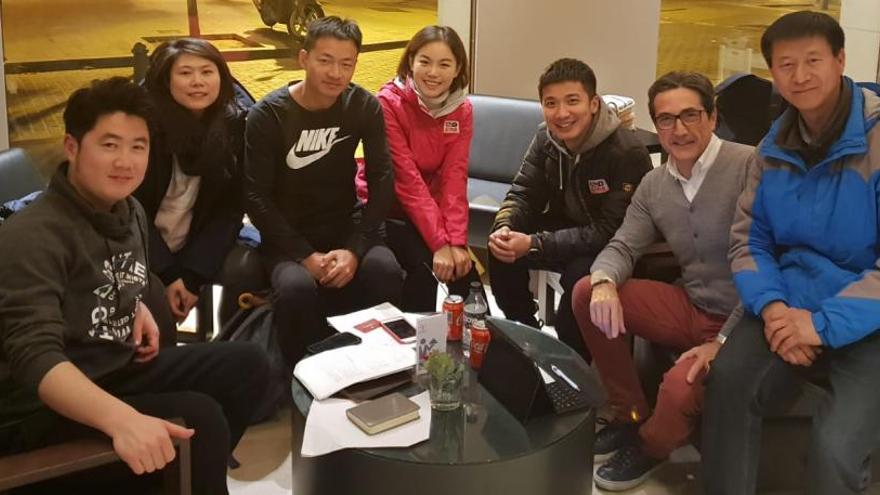 El equipo de la televisión china con Chiquillo.