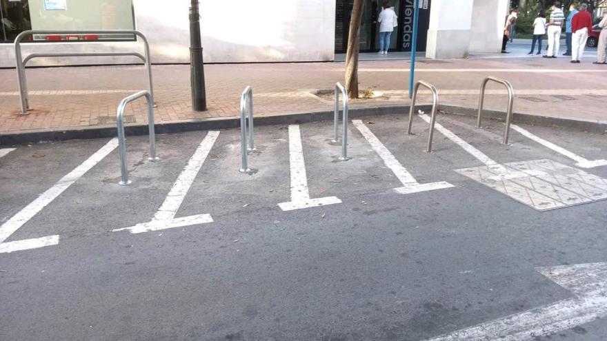 Uno de los espacios destinados para que aparquen las bicis en la plaza América.