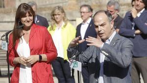 Jordi Turull dice que Carles Puigdemont seguirá siendo la referencia de Junts. En la foto, Laura Borràs y Jordi Turull.