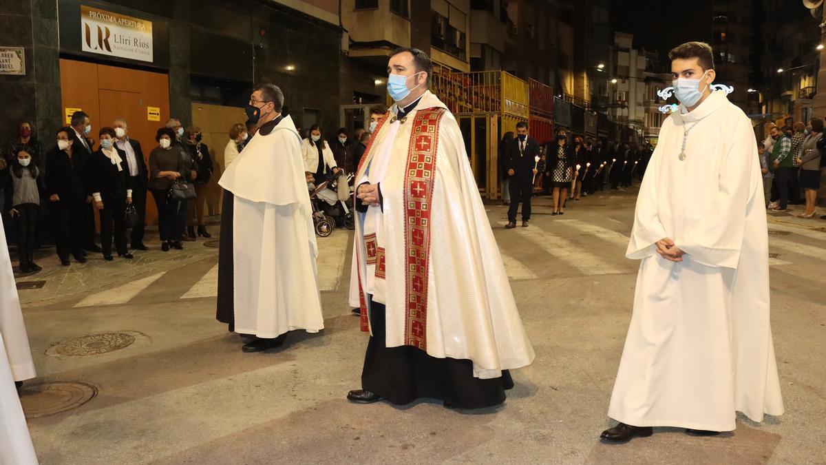 El sacerdote fallecido (c), en una imagen del pasado mes de octubre, en uno de los actos más destacados del primer domingo de la Fira d&#039;Onda.