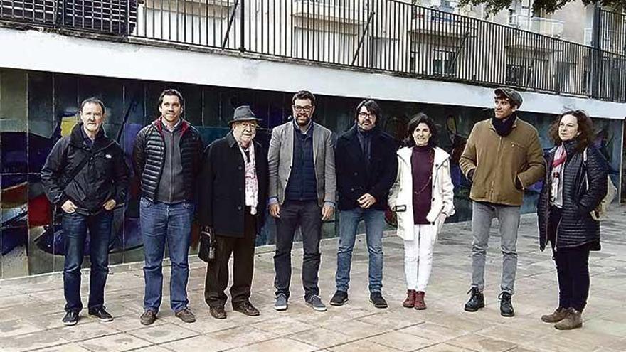 Castaldo y Català flanquean a Noguera, junto a otros asistentes.