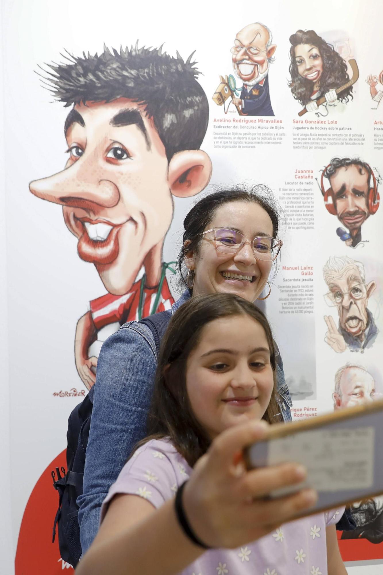 La ciudad aplaude la exposición "Personajes de Gijón" (en imágenes)