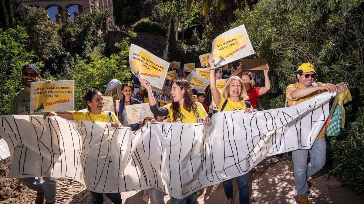 Protesta de docents i famílies aquest dimecres al Park Güell.