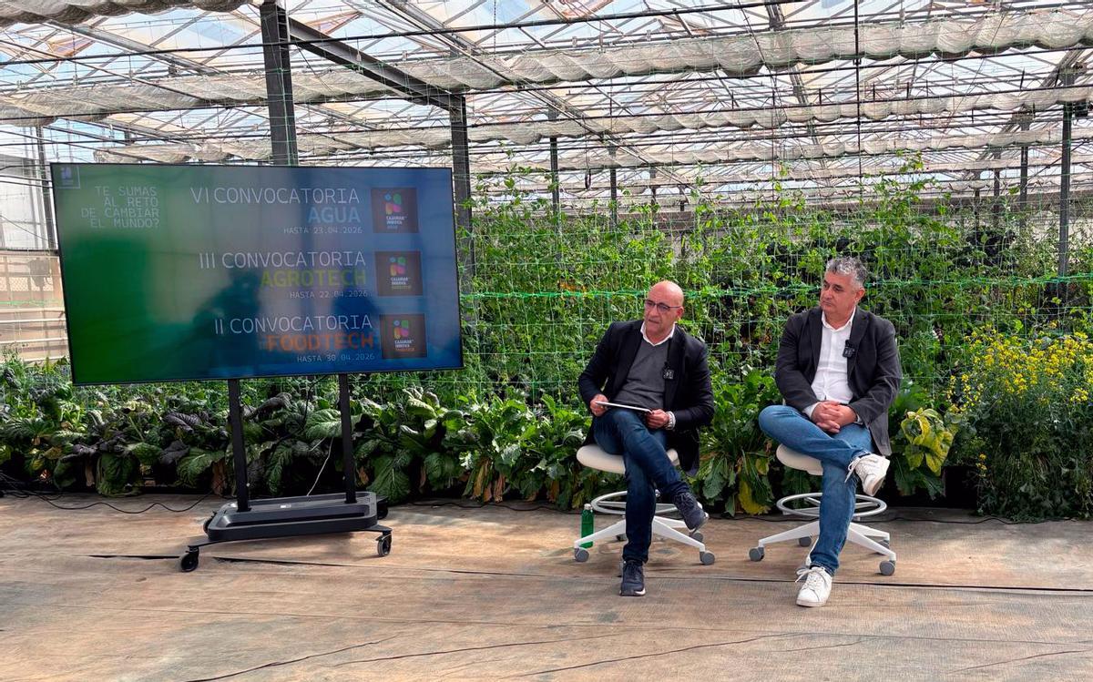 , Ricardo García Lorenzo, director de Cajamar Innova y director de Innovación Agroalimentaria de Fundación Grupo Cajamar, y Juan Carlos Gázquez, director adjunto de Cajamar Innova y director de Innovación Tecnológica de Fundación Grupo Cajamar.