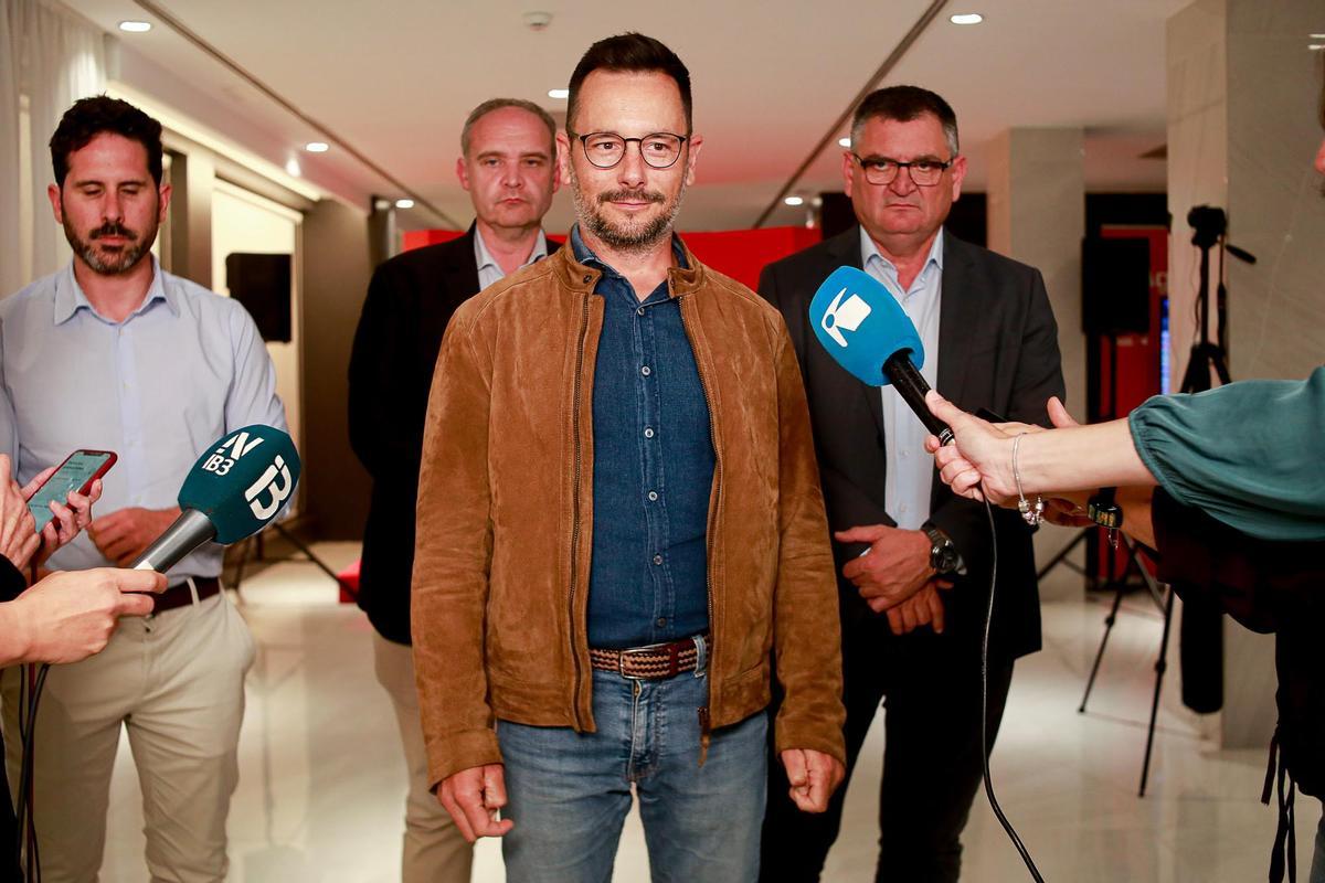 Galería del momento del escrutinio del PSOE en Ibiza Galería del momento del escrutinio del PSOE en Ibiza