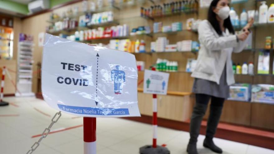 Los catarros disparan las ventas de test covid en las farmacias