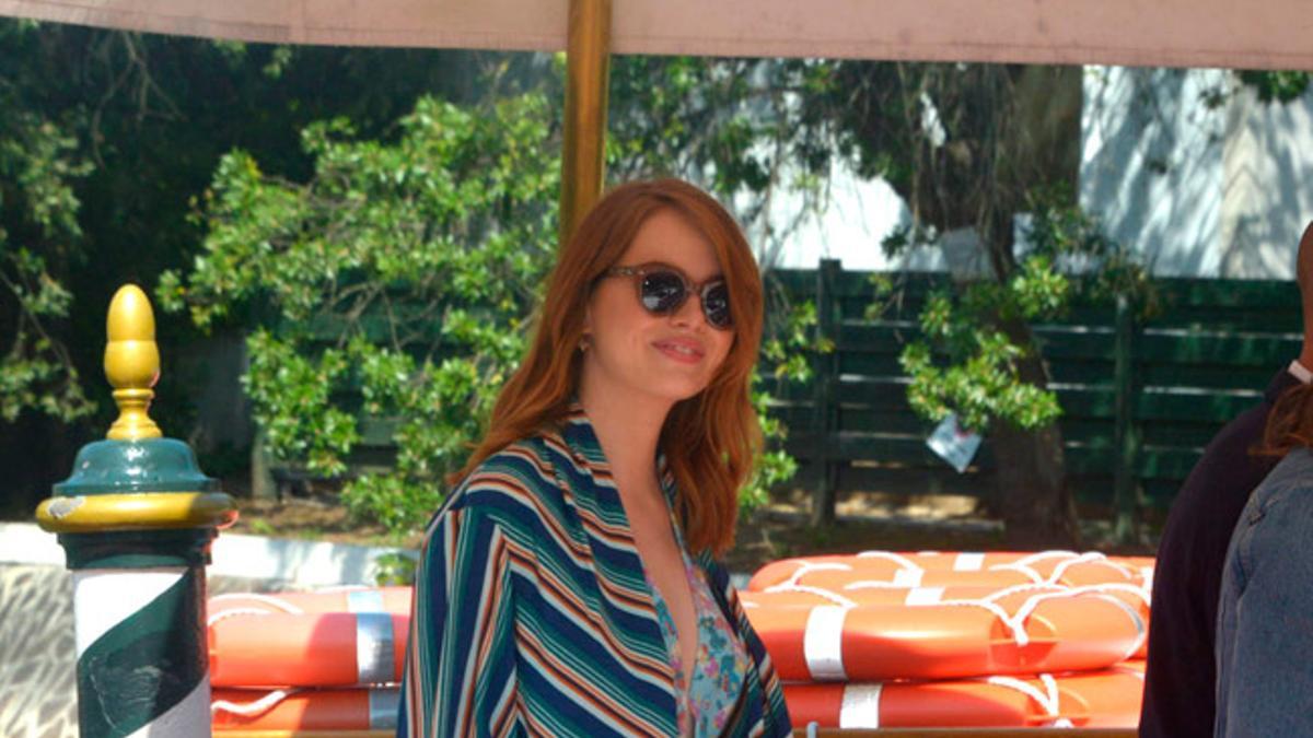 El look de Emma Stone de Louis Vuitton al llegar al Festival de Cine de Venecia