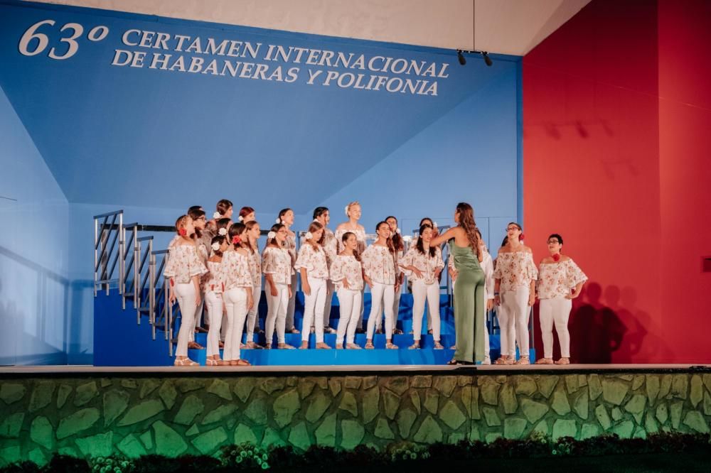 Imagen de la velada de apertura del 63º Certamen Internacional de Habaneras y Polifonía de Torrevieja con la participación del Coro Juvenil de la Escuela Coral Municipal y el Coro Voces Graves de Madr