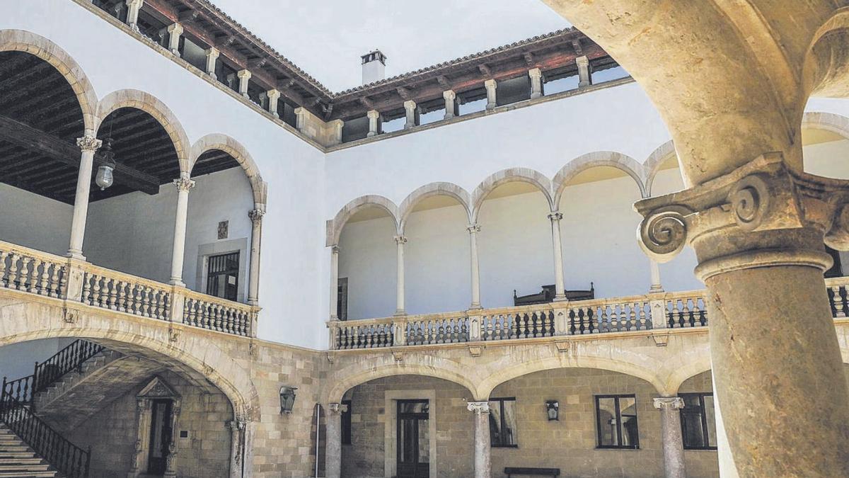 Patio interior del TSJB.