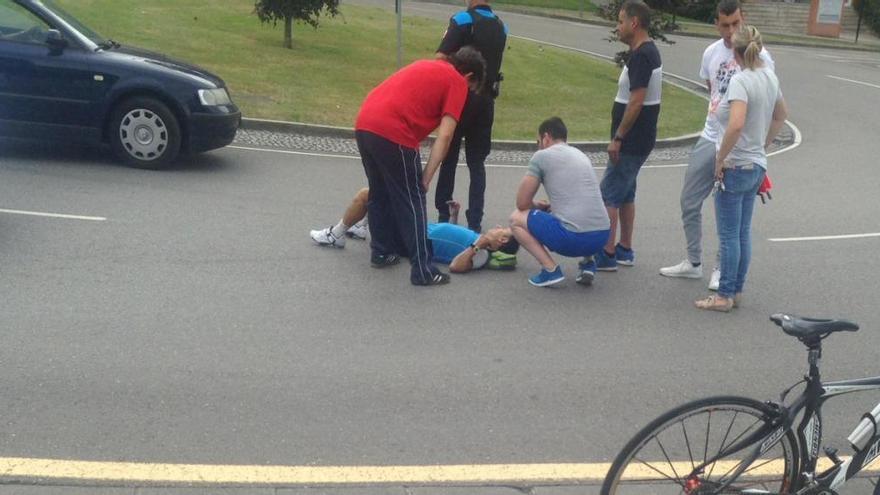 Herido un ciclista al ser arrollado en Pola de Siero.