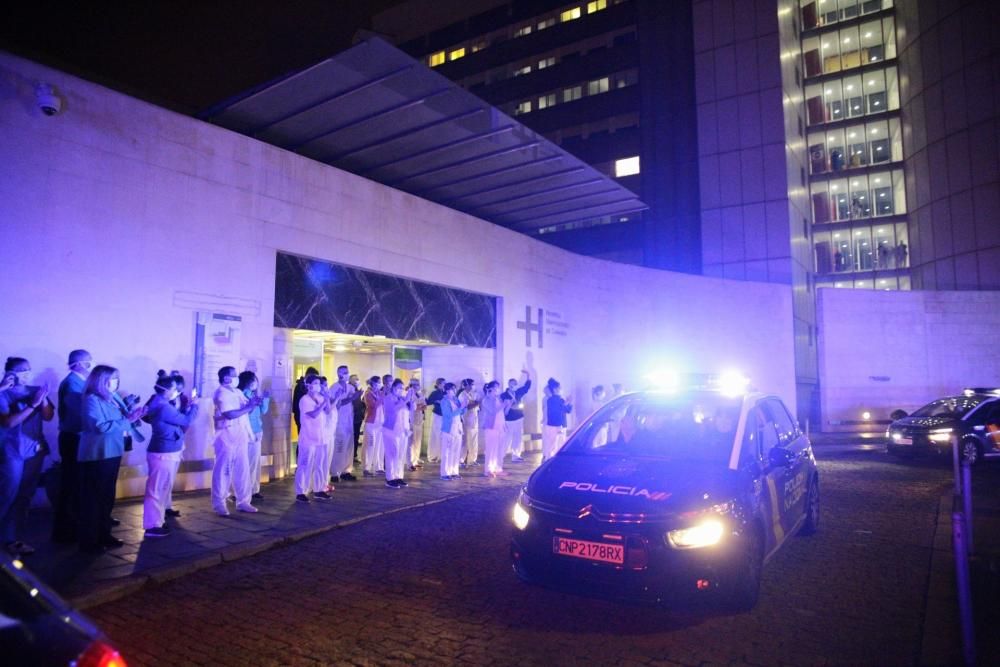 Homenaje a los sanitarios en el HUC por parte de la policía  | 21/03/2020 | Fotógrafo: Delia Padrón