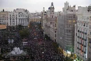 Una manifestación en Valencia exige la dimisión de Mazón