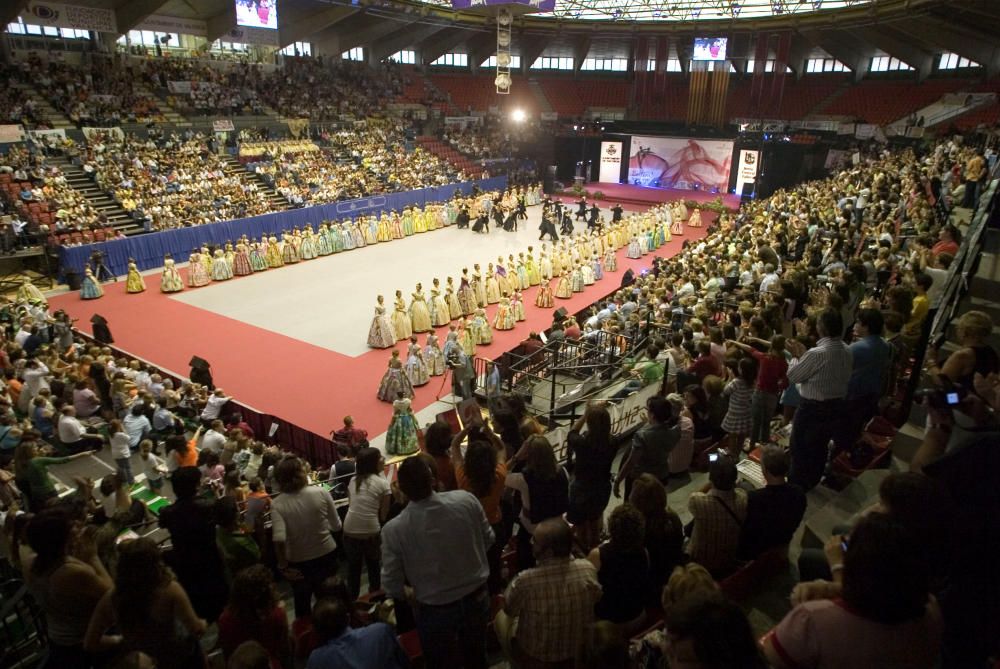 Corte 2008. El domingo, el acto se trasladó al pabellón de la Fonteta, de donde ya no ha salido.