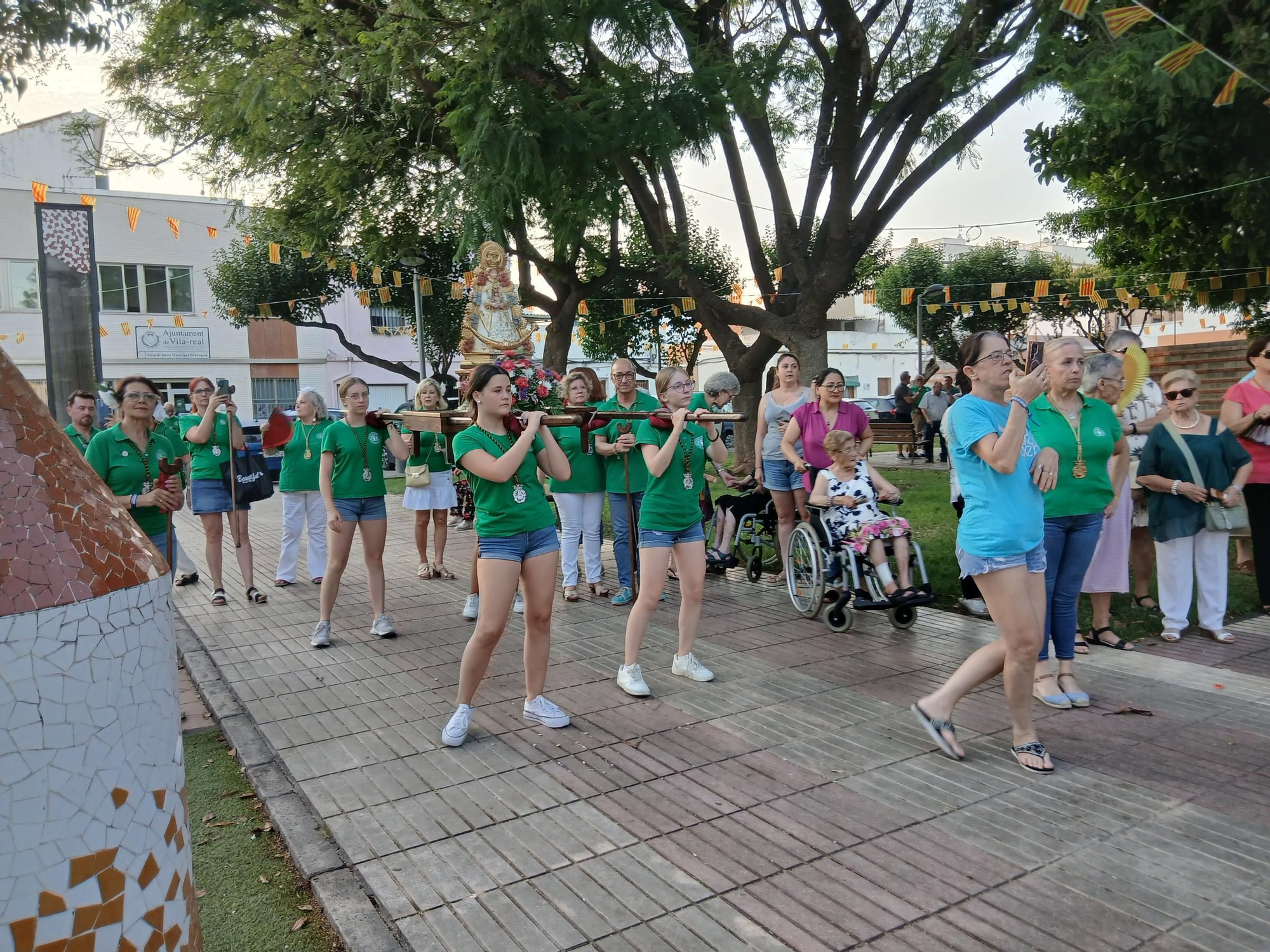 Misa y procesión en las fiestas del barrio El Progreso en Vila-real