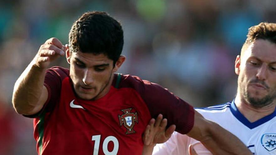 Gonçalo Guedes juega, golea y vuela